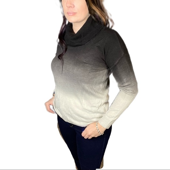 Fun black/gray ombré soft turtleneck sweater - Picture 11 of 12
